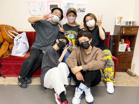 千葉 ダンススクール Beat squadの西千葉スタジオ・火曜日クラス♪仲良しメンバーです♪