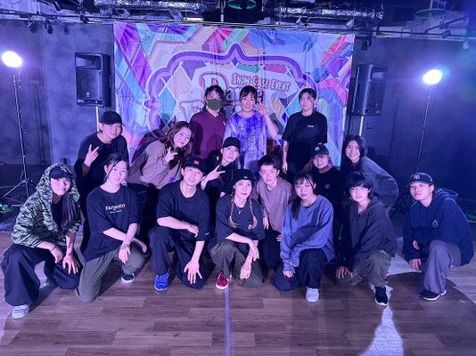 千葉ダンススクール Beat squadの月曜日、火曜日、土曜日クラスの合同チーム、Beat squad CREWのショー後の1枚♪