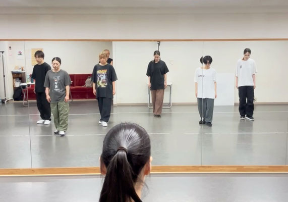 単独ダンス発表会に向けて仕上がり始めている、千葉 ダンススクール Beat squadの西千葉スタジオ・土曜日R&Bクラス(18:40～)のワンシーン♪
