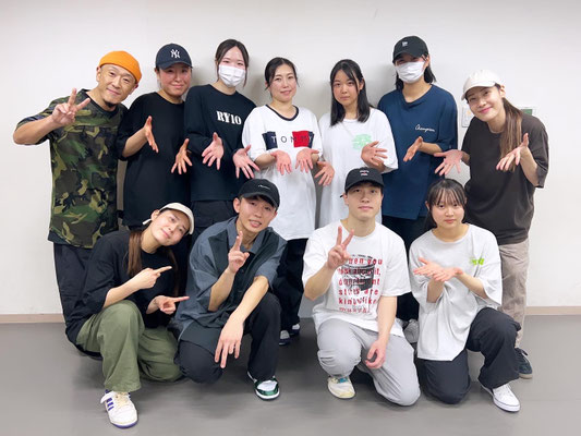 千葉ダンススクール Beat squadの、土曜日・R&Bクラス(西千葉)の風景♪無料体験レッスンの参加後、タクミとカケルが入会を決めてくれました♪