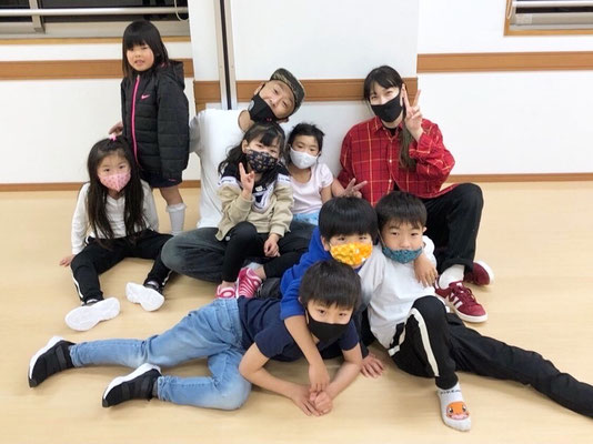 稲毛・長沼スタジオのキッズクラス♪皆とっても素直で元気で頑張り屋さん♪皆でヒップホップダンスを楽しんで頑張っています♪