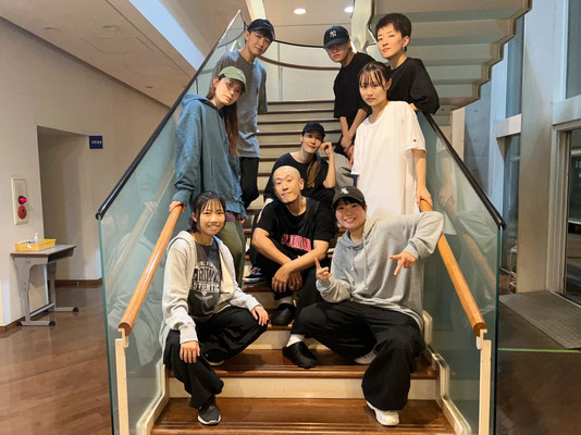 2023年12月10日(日)に開催をします、千葉ダンススクール Beat squadの初の単独ダンス発表会・SHINING(シャイニング)のオープニングアクトを務めるメンバー♪