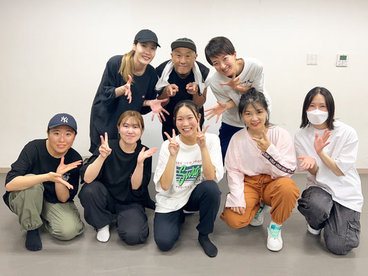 この日のレッスンには、現在受験でダンスレッスンをお休みしているハナが息抜きも兼ねて顔を見せに来てくれて、レッスンにも参加をしてくれました♪