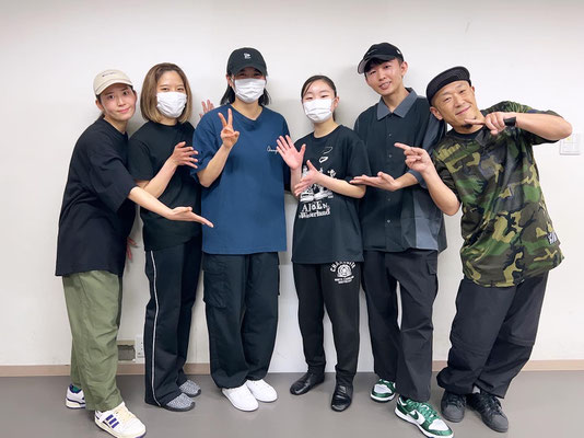 千葉ダンススクール Beat squadの土曜日・POPPINクラス(西千葉スタジオ)に、大人ヒップホップクラス、R&Bクラスにも所属しているスズリが入会をしてくれました♪