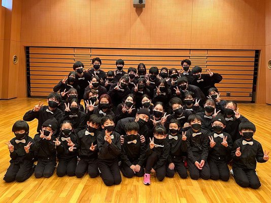 「NEW YEAR DANCE 2022」と題して、Beat squad ＆ DOWN BY LAWメンバー総勢42名でダンスパフォーマンスをしました♪