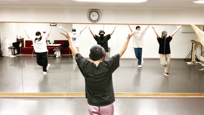いよいよ振り付けがスタート！♪まずは西千葉スタジオ・火曜日クラスからの振り下ろしとなりました♪楽しんで頑張っていこう！♪