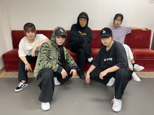 先日、ダンススクール Beat squadの、西千葉・月曜日ヒップホップクラスにてレッスン動画を撮影しました♪