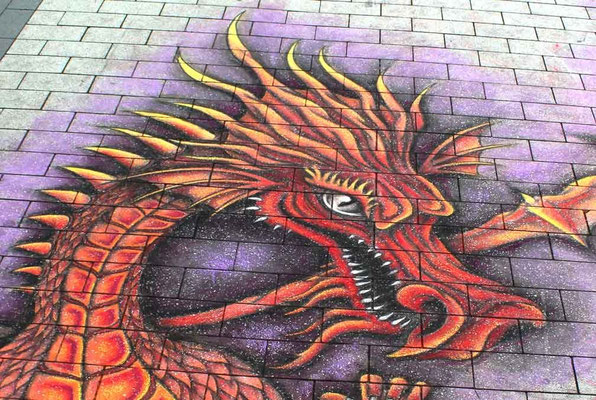 Pflastermalerei mit Kreiden, Drache.