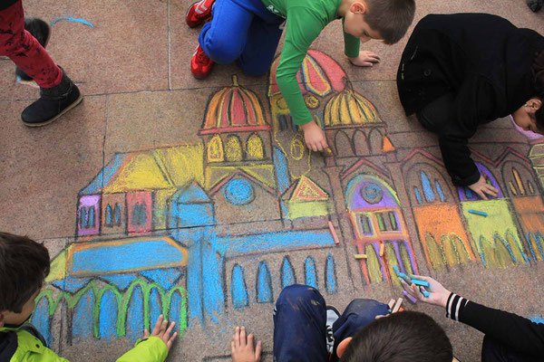  Straßenmalerei Projekt mit Kindern in Marseille