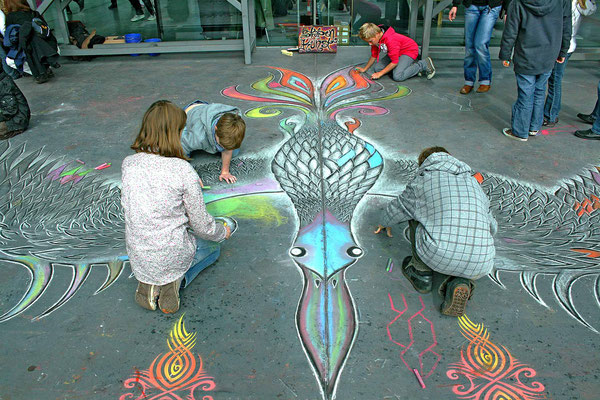  Straßenmalerei Projekt mit Kindern an der Jahrhunderthalle in Bochum