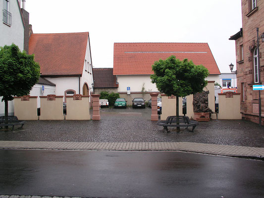 Neidkopfbrunnen Platzgestaltung Markt Großostheim - Bronze, Sandstein, Beton, 2007 bis 2009