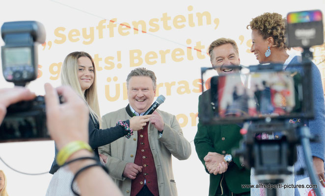 Kaiser Wiesn Wien - Eröffnung: Michael Ludwig, Hans Knaus und Arabella Kiesbauer