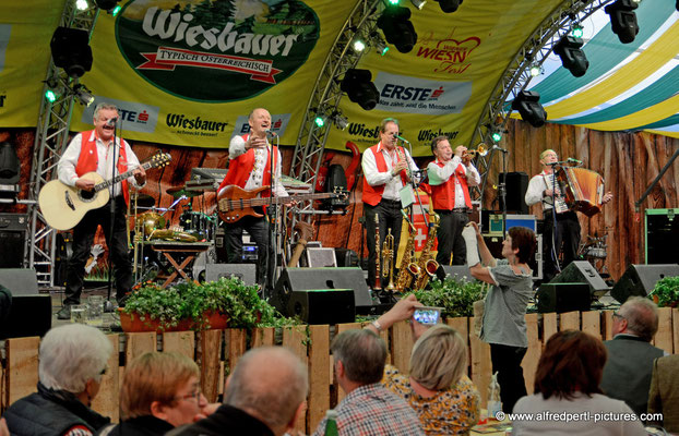 Die Fidelen Mölltaler auf der Wiener Wiesn 2015