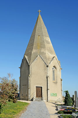 Kirche in Zellerndorf mit Karner