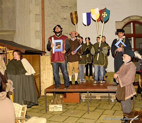 Abschlusskundgebung beim 4. Mittelalterlichen Adventmarkt in Korneuburg