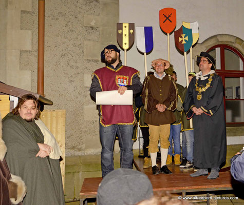 Abschlusskundgebung beim 4. Mittelalterlichen Adventmarkt in Korneuburg