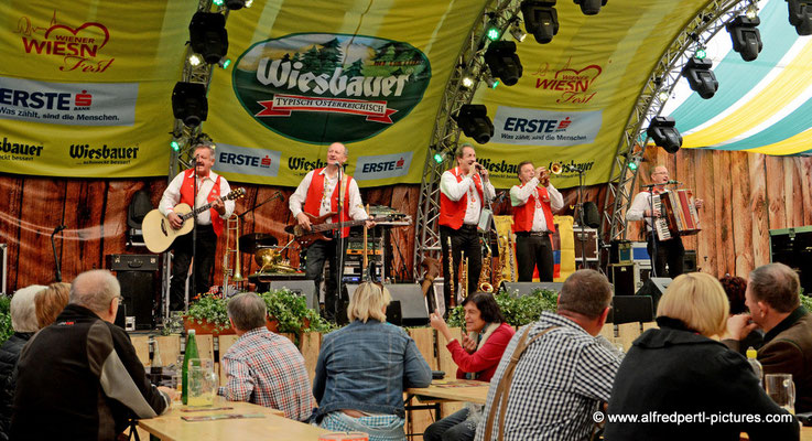 Die Fidelen Mölltaler auf der Wiener Wiesn 2015
