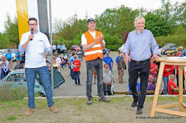 3. Oldtimertreffen Enzersfeld (Moderator Alexander Taudes-Hutterstrasser, Obmann Manfred Taudes vom Dorferneuerungsverein Enzersfeld und Bürgermeister Josef Schiel)