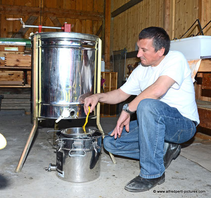 Tag des offenen Bienenstocks beim Fröhlichen Imker Anton Fröhlich in Spillern