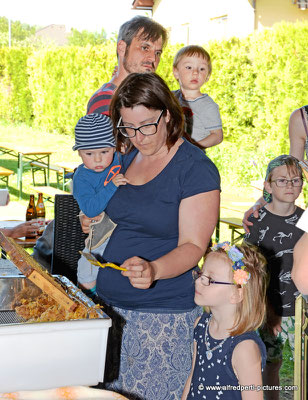 Tag des offenen Bienenstocks beim Fröhlichen Imker Anton Fröhlich in Spillern