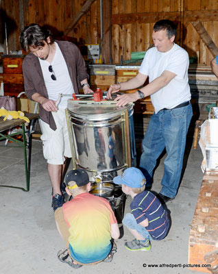 Tag des offenen Bienenstocks beim Fröhlichen Imker Anton Fröhlich in Spillern