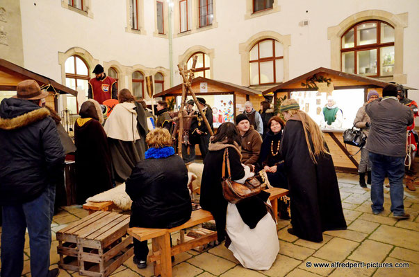 Abschlusskundgebung beim 4. Mittelalterlichen Adventmarkt in Korneuburg