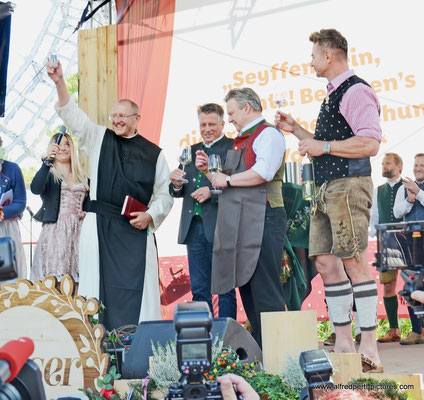 Kaiser Wiesn Wien - Eröffnung: Pater Karl Wallner, Thomas Podsednik, Michael Ludwig und Leo Hillinger