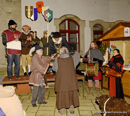 Abschlusskundgebung beim 4. Mittelalterlichen Adventmarkt in Korneuburg