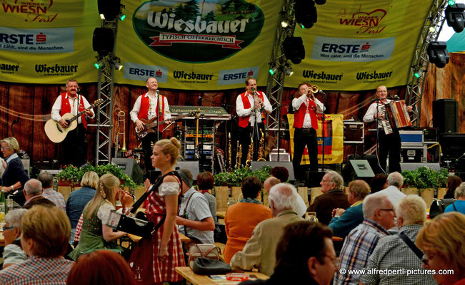 Die Fidelen Mölltaler auf der Wiener Wiesn 2015