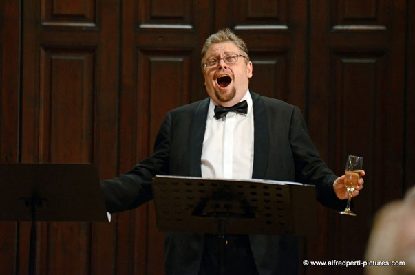 Frühlingslieder aus Klassik, Operette und Wienerlied im Rahmen der Korneuburger Kultur- und Musiktage.