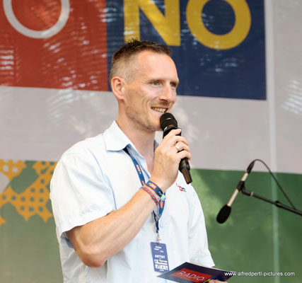 Andreas Hausmann und Lizzy Engstler auf der Radio NÖ Bühne am Donauinselfest 2022