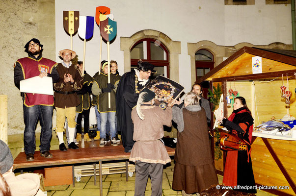 Abschlusskundgebung beim 4. Mittelalterlichen Adventmarkt in Korneuburg