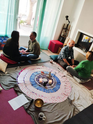 Cercles d'harmonie pour couples Atelier pour couples Coaching de couple Harmonie relationnelle Communication amoureuse Astrologie pour couples Renforcer les liens amoureux Atelier relationnel Puget Ville Séance de couple en visio Séance de couple 