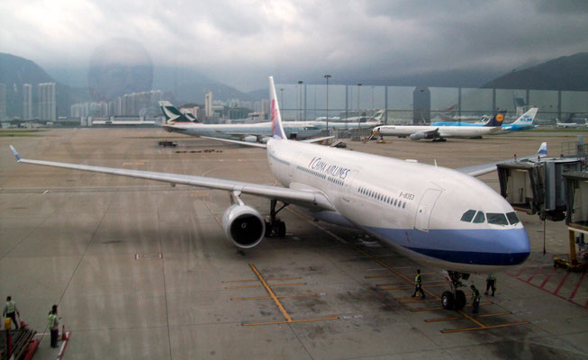 China Airways A330 Airbus @ Hong Kong Airport, China 8.6.09