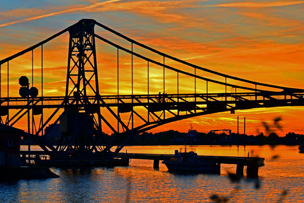 KW-Brücke im Sonnenuntergang