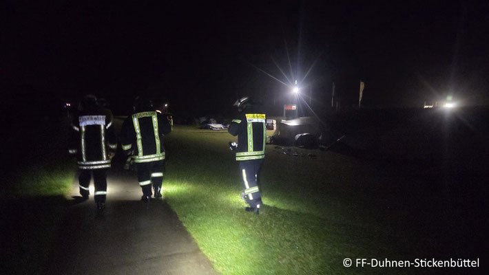 Kontrolle auf dem Deich des Zeltlagers © FF-Duhnen-Stickenbüttel