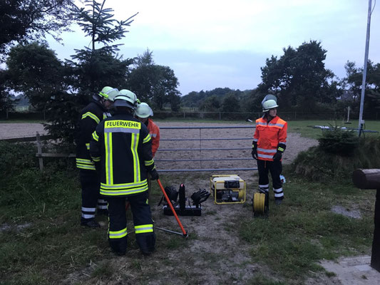 Aufbau des Beleuchtungsgeräts © Freiwillige Feuerwehr Cuxhaven-Duhnen