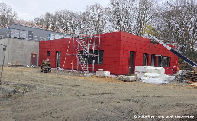 Langsam werden die Gerüste zurückgebaut. © FF-Duhnen-Stickenbüttel