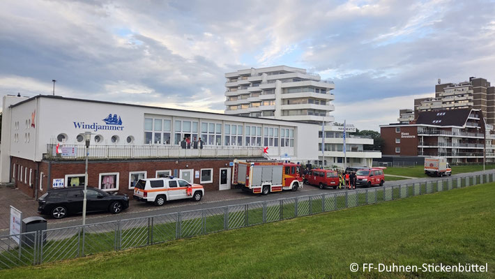 Das HDK. kurz nach dem hell werden © FF-Duhnen-Stickenbüttel