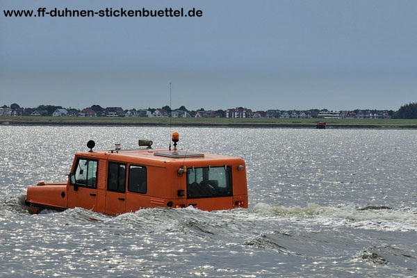 Kein Boden mehr unter den Rädern, jetzt läuft der Schraubenantrieb © FF-Duhnen –Stickenbüttel