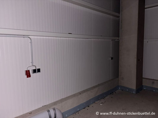  Viele Steckdosen und Schalter in der Halle sind bereits fertig © FF-Duhnen-Stickenbüttel
