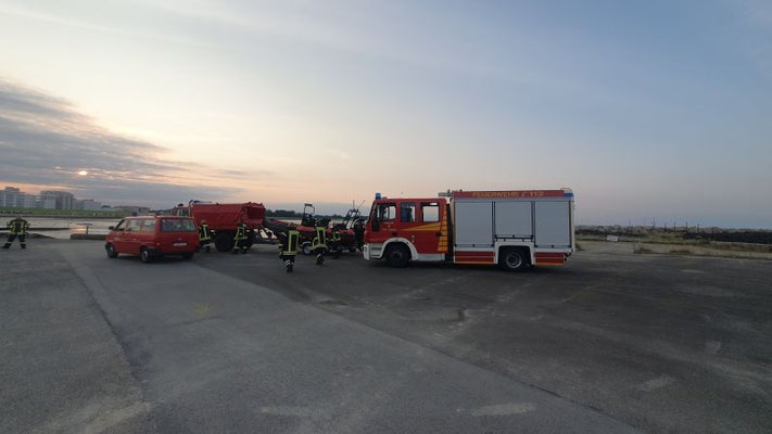  Entspannung nach der Rückkehr der Schwimmer ab Land © FF-Duhnen –Stickenbüttel