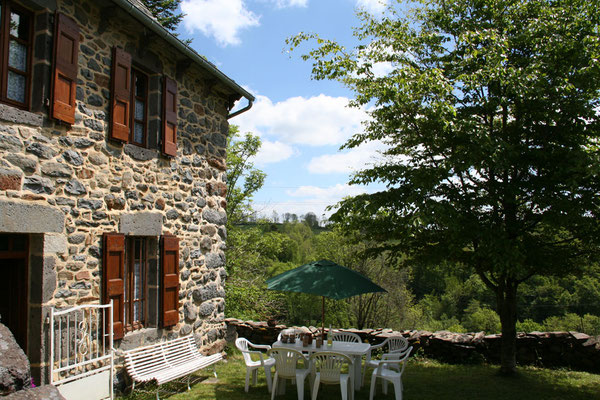 Curières proche laguiole dans l'aveyron gite à louer occitanie 