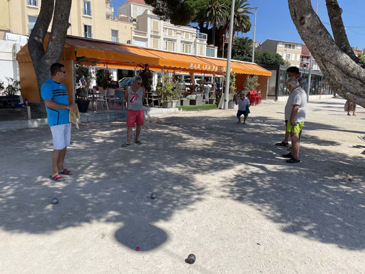 Pétanque à Bandol sur le port