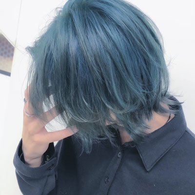 HairColorOsaka大阪・心斎橋の派手髪、デザインカラー、ダブルカラー、ブリーチからメンズ派手髪、くすみ系ターコイズ