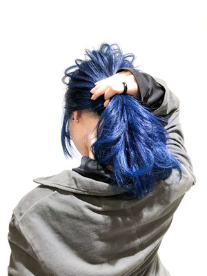 HairColorOsaka大阪・心斎橋の派手髪、デザインカラー、ダブルカラー、ブリーチからブルー、青色ヘア