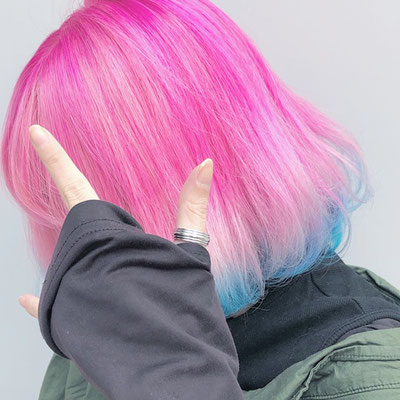 HairColorOsaka大阪・心斎橋の派手髪、デザインカラー、ダブルカラー、ブリーチからピンクヘアーで毛先ブルー、夢見リアムヘア