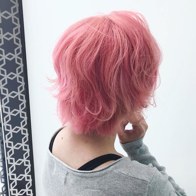 HairColorOsaka大阪・心斎橋の派手髪、デザインカラー、ダブルカラー、ブリーチから薄めのピンクヘア