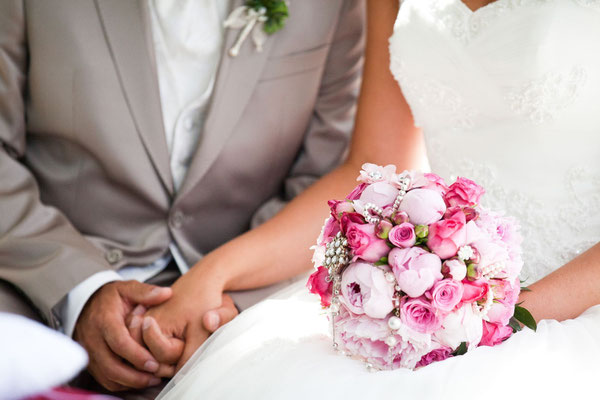 Hochzeitsplaner Berlin und Brandenburg - vintage Hochzeit - vintage Brautstrauß mit Schmuckelementen