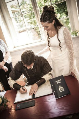 Hochzeitsplaner Berlin und Brandenburg - Mittelalter Hochzeit - Bräutigam im Mittelalterlook